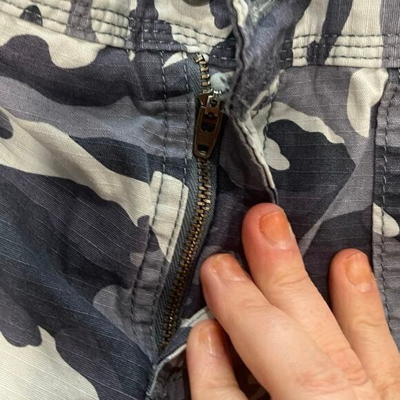 Carhartt Womens El Paso Hiking Shorts Mid Rise Relaxed Fit Camouflage Gray Sz 4 - Picture 4 of 8